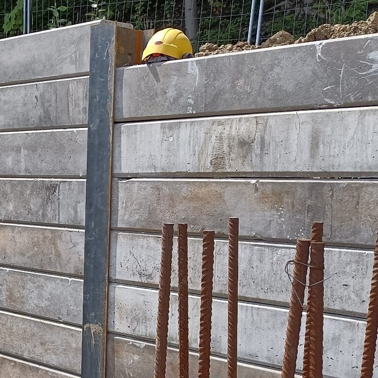 King post wall